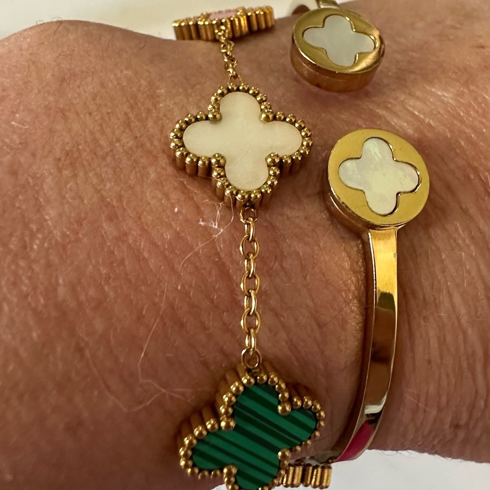 Bundle of three mother of pearl  Clover Design - Picture 8 of 9